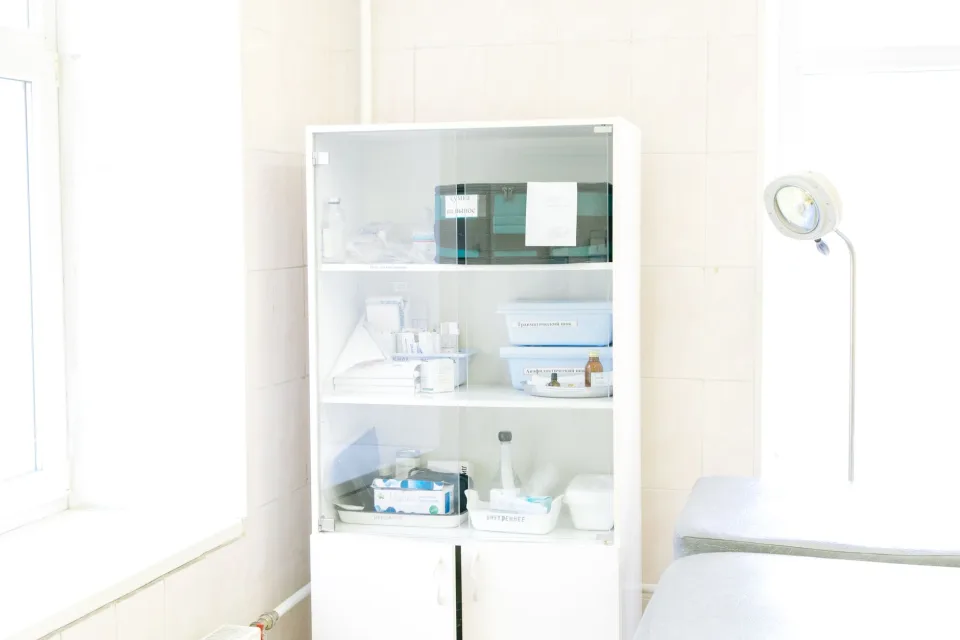 Bác sĩ khám và hỏi bệnh tận nơi